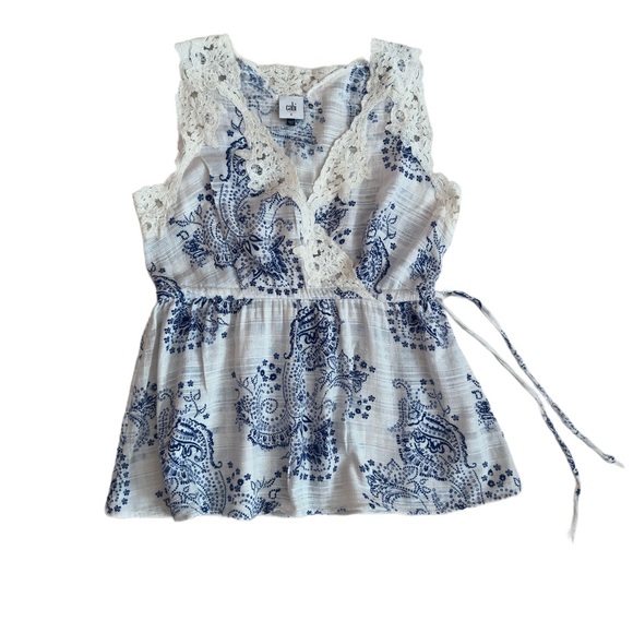 CAbi ~ Sleeveless Blue Paisley and White Blouse White Lace Trim Cinch Tie Waist - Picture 5 of 11